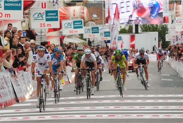 Mathieu Ladagnous (Fran&ccedil;aise Des Jeux) comes home for second behind Brutt (Katusha). Thomas Voeckler (BBox Bouygues Telecom) was third.
