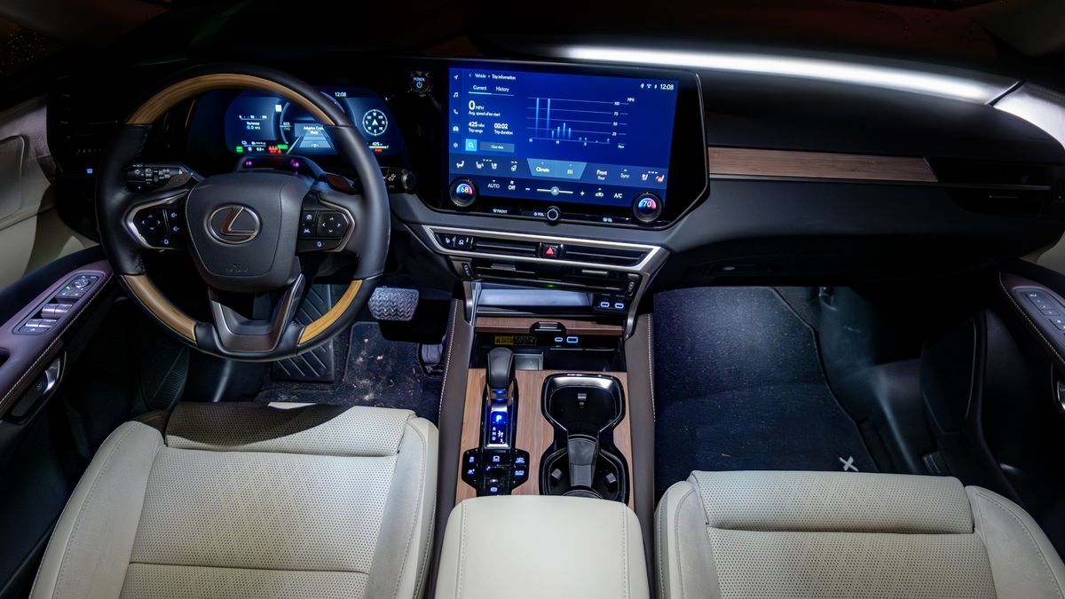 2026 Lexus RX 450h+ review.