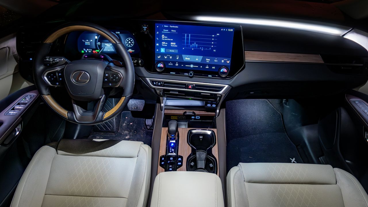 2026 Lexus RX 450h+ review.