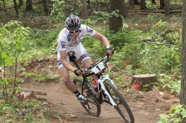 Tristan Schouten (Mafia / Felt) in the singletrack at the Trek Big Ring Classic.