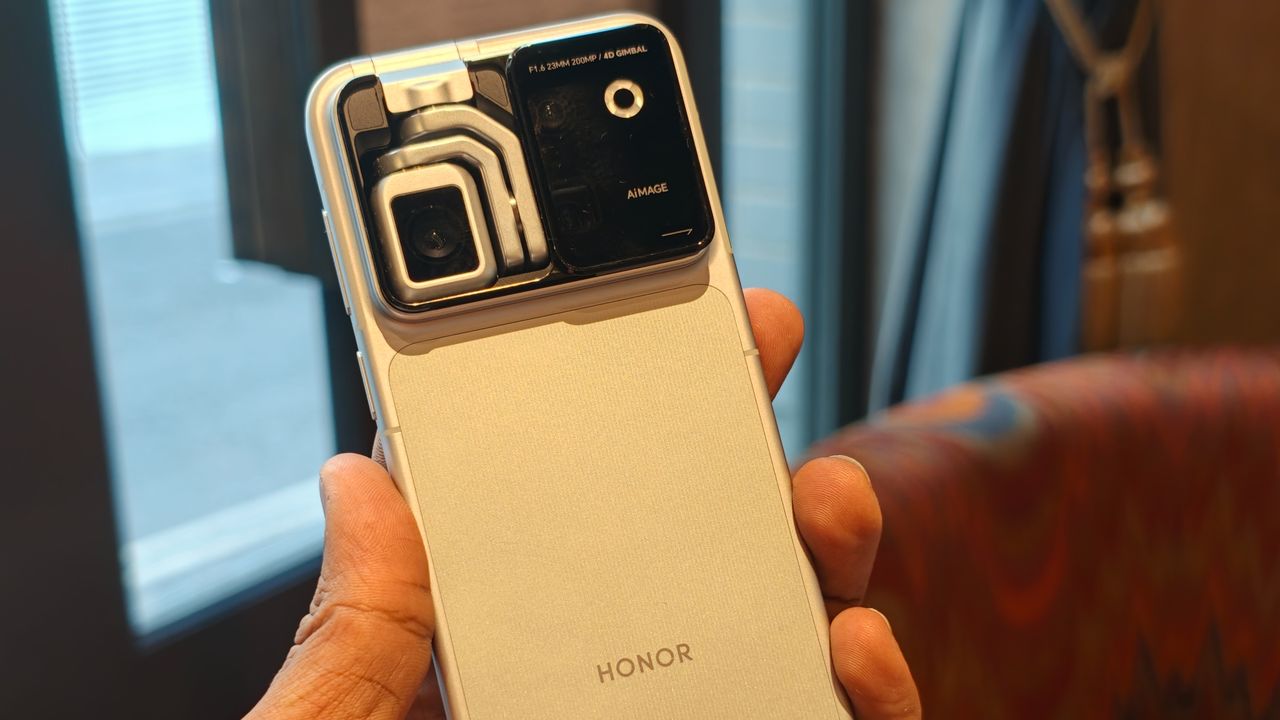 Hands on with the Honor Robot Phone with a 4DoF motorized retractable gimbal