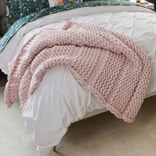 Super Chunky Knit Throw on a bed.