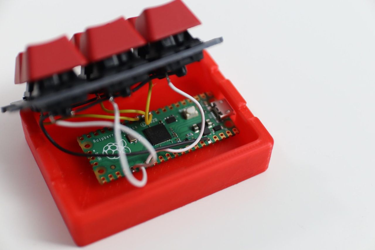 Raspberry Pi Pico-Powered Stream Deck Keypad