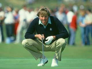 Peter Oosterhuis reading a putt