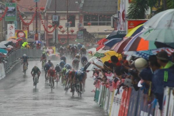 The final, wet dash to the line.