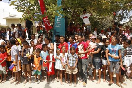 Spectators await the race in Timor