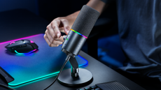 Razer Seiren V3 Pro microphone lifestyle image