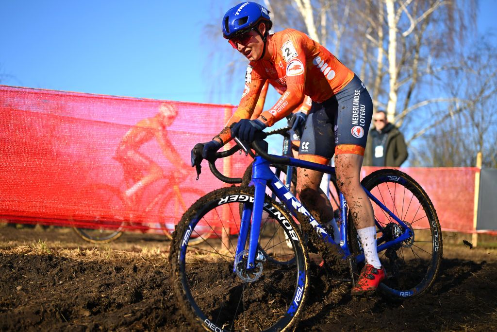 LIEVIN FRANCE FEBRUARY 01 Lucinda Brand of Netherlands competes during the 76th UCI CycloCross World Championships 2025 Womens Elite on February 01 2025 in Lievin France Photo by Luc ClaessenGetty Images