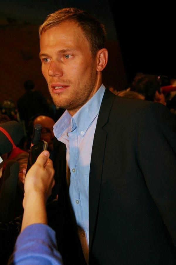 Hushovd speaks to the media