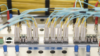 optical transceivers in data center network