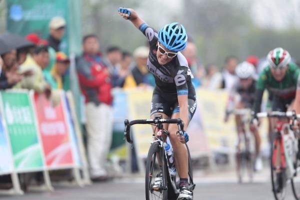Elizabeth Armitstead (Garmin-Cervelo) celebrates her victory