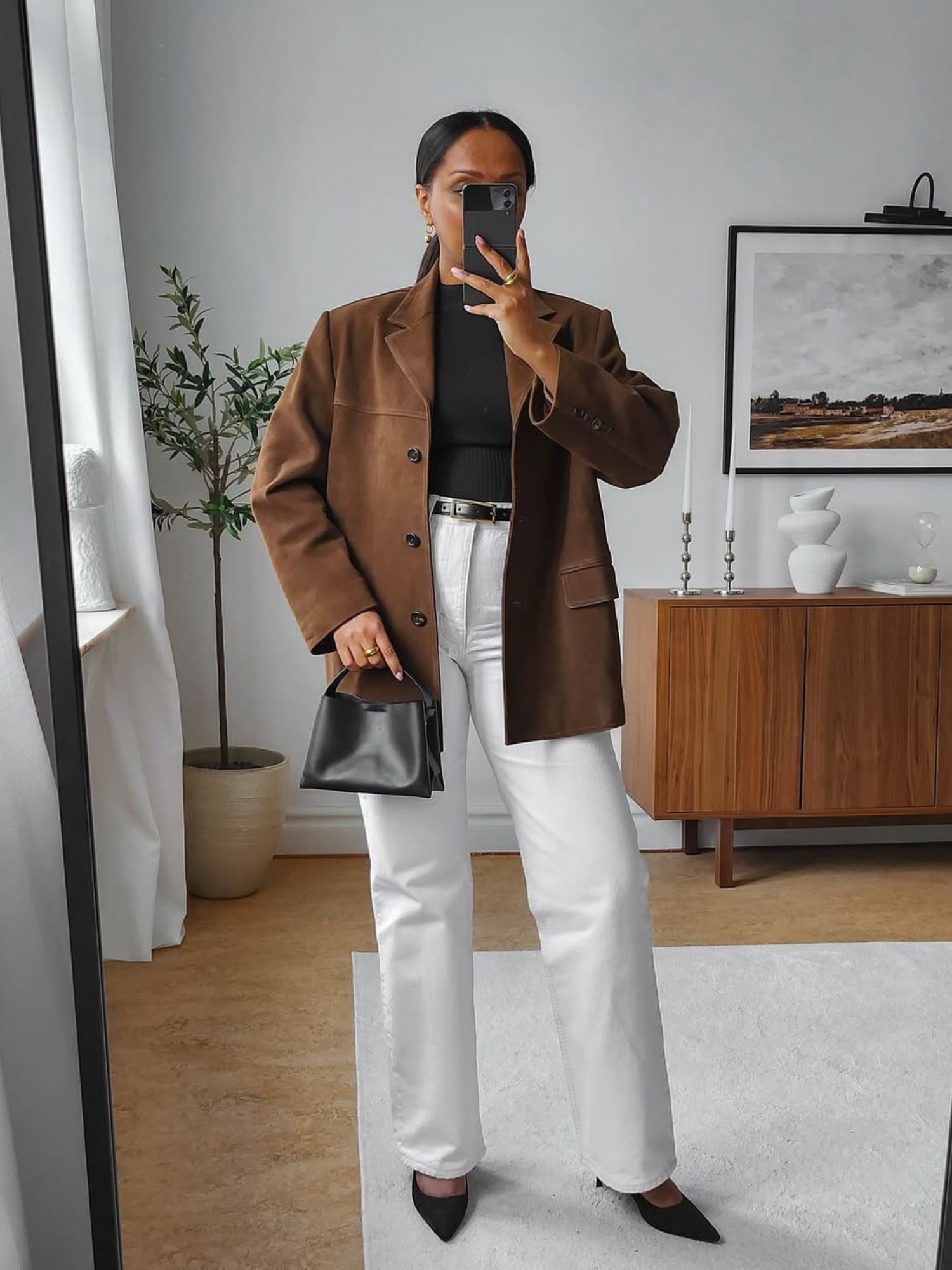 @femmeblk easy autumn outfits wearing Suede jacket + White jeans + Heels
