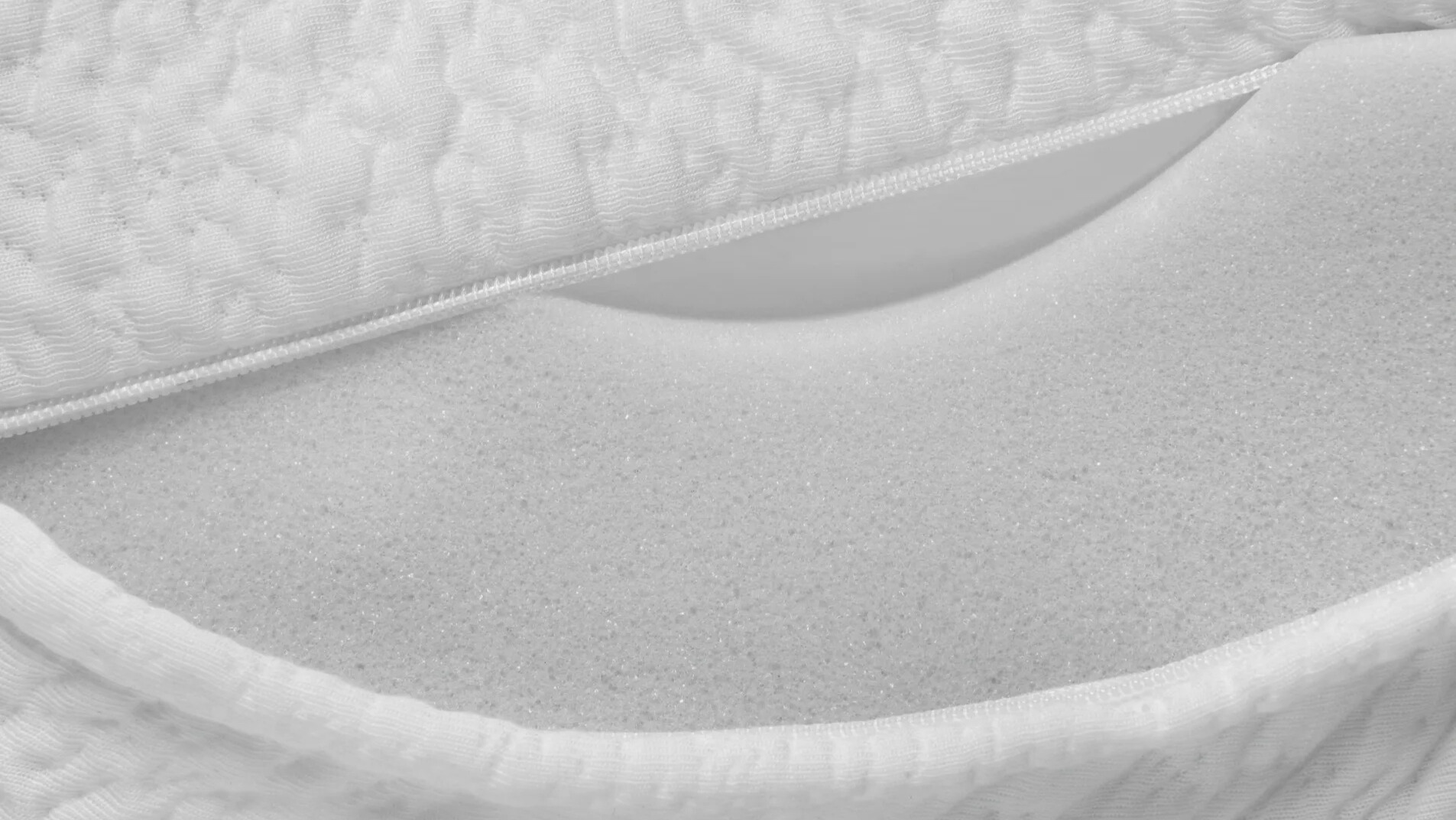 Brooklyn Bedding knee pillow close-up shot of the the ergonomically shaped foam