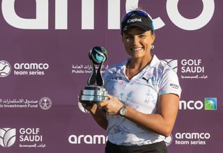 Lexi Thompson holds the Aramco Team Series - New York trophy in 2022