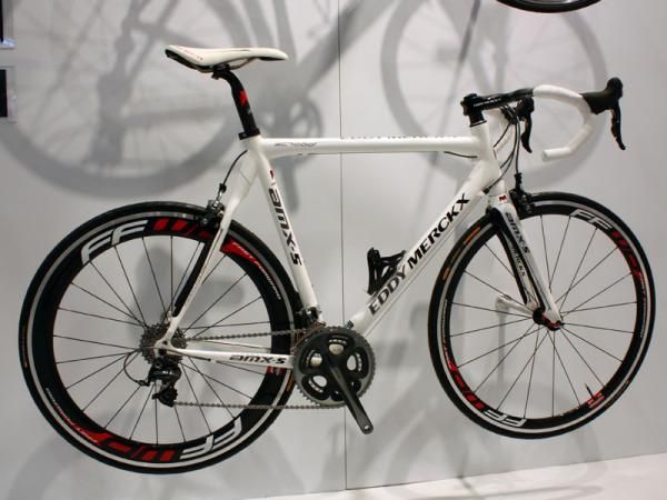 Eddy Merckx's classic scandium-tubed alloy frame thankfully continues on into 2010.