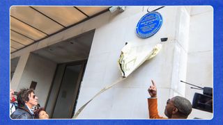 Jeff Beck unveiling Jimi Hendrix's blue plaque