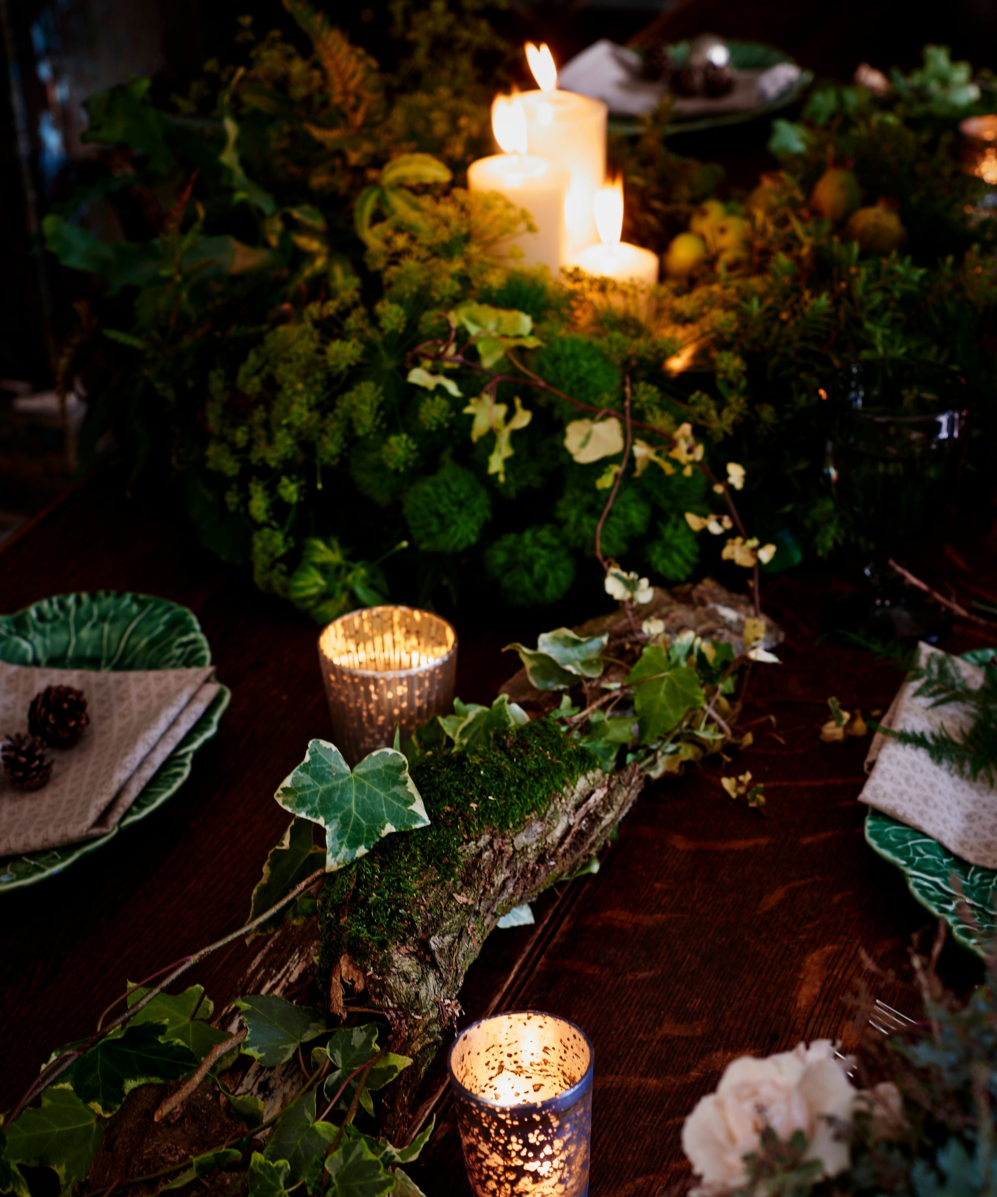 Ivy garland centerpiece with hammered gold candle holders