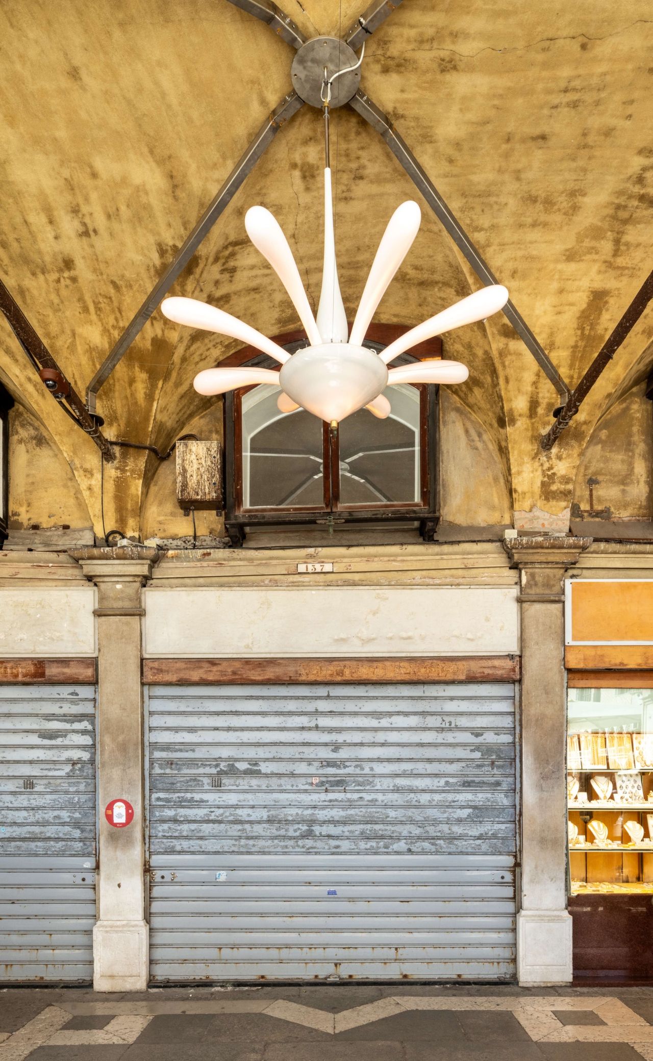 Richard Meitner, ANYTHINK, con Wave Murano Glass, ph. Giorgio Bombieri