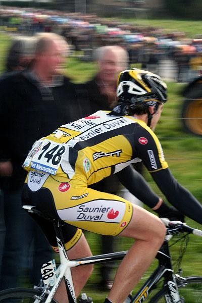 Angel Gomez (Saunier Duval-Scott) had a spectacular crash and had to leave thew race with a broken arm