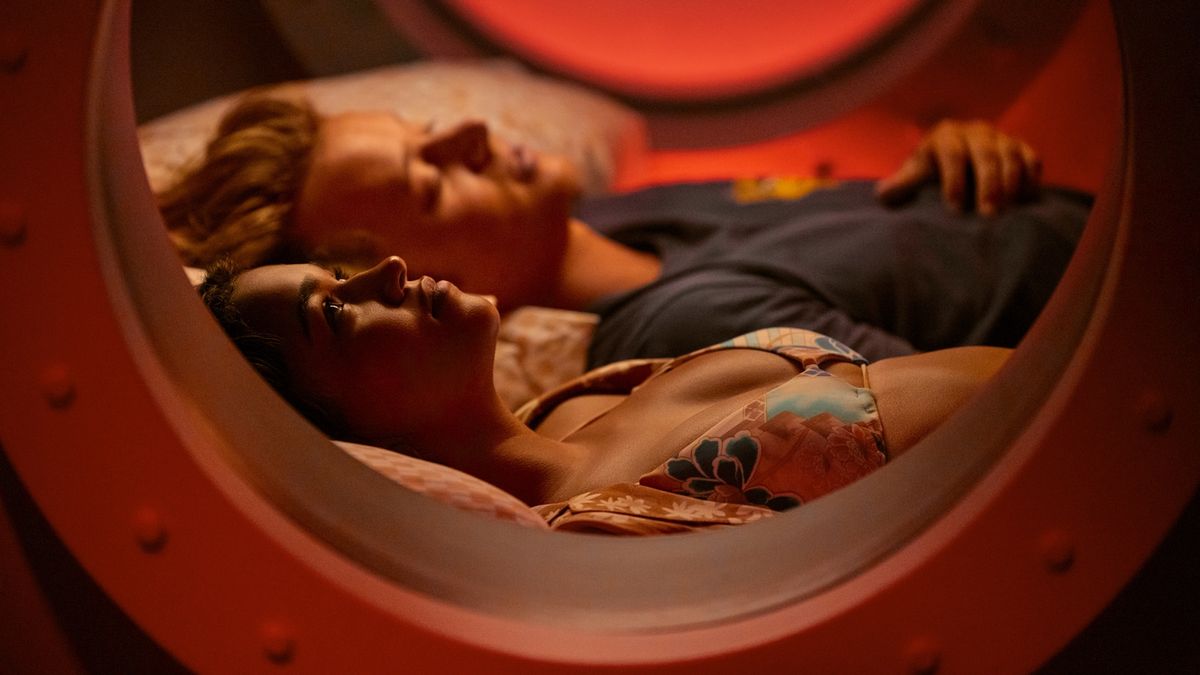 Madison Bailey as Kiara, Rudy Pankow as JJ in episode 402 of Outer Banks