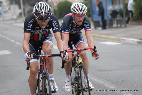 Samuel Plouhinec and Freddy Bichot fight for victory