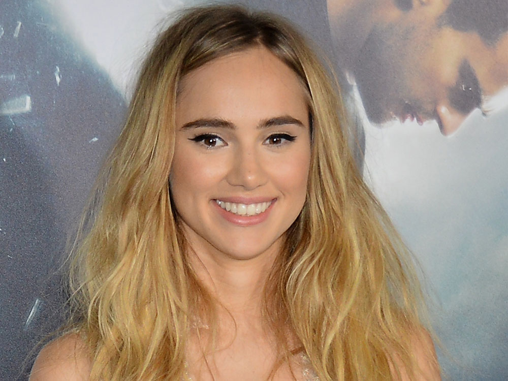 Good looking suki waterhouse перевод. Сьюки Уотерхаус блонд. Сьюки Уотерхаус навстречу тьме. Сьюки Пань. Сьюки Уотерхаус матрица времени.