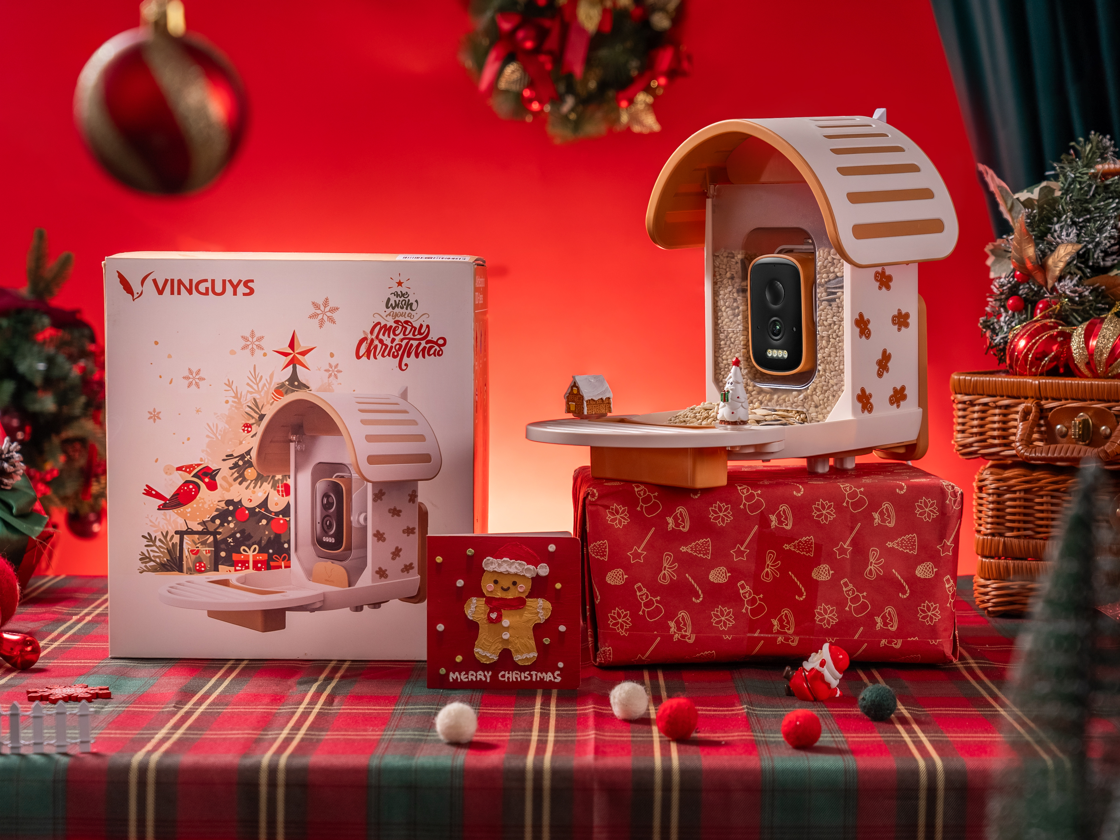 Vinguys Smart Feeder against a festive background