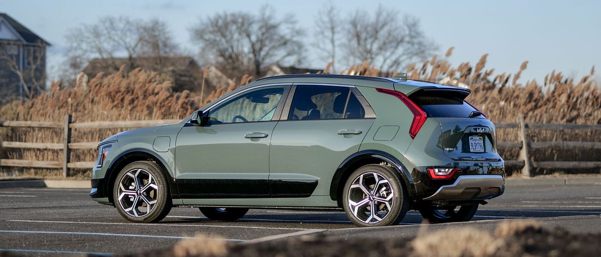 2024 Kia Niro PHEV SX Touring test drive review.