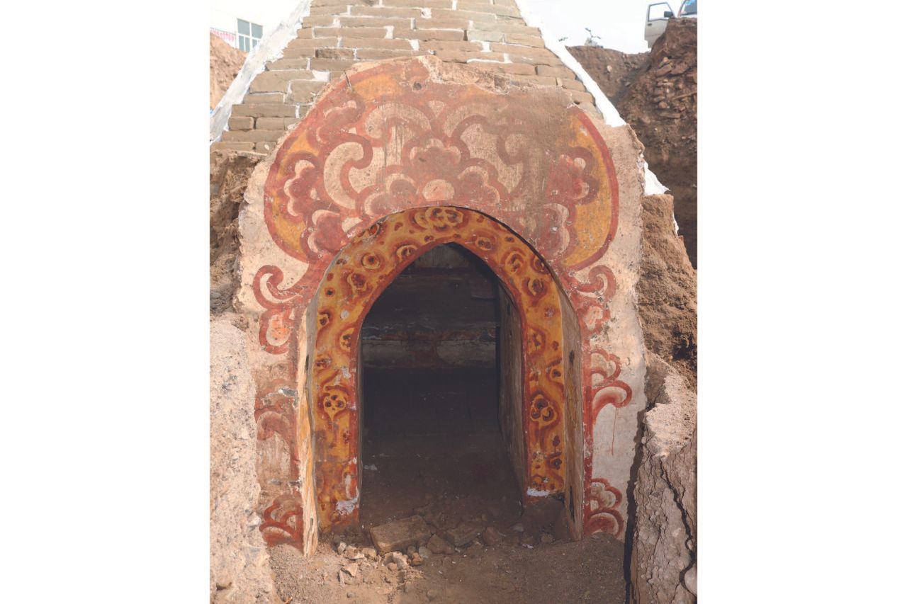 A picture of the outside of the tomb, which also features colorful painting