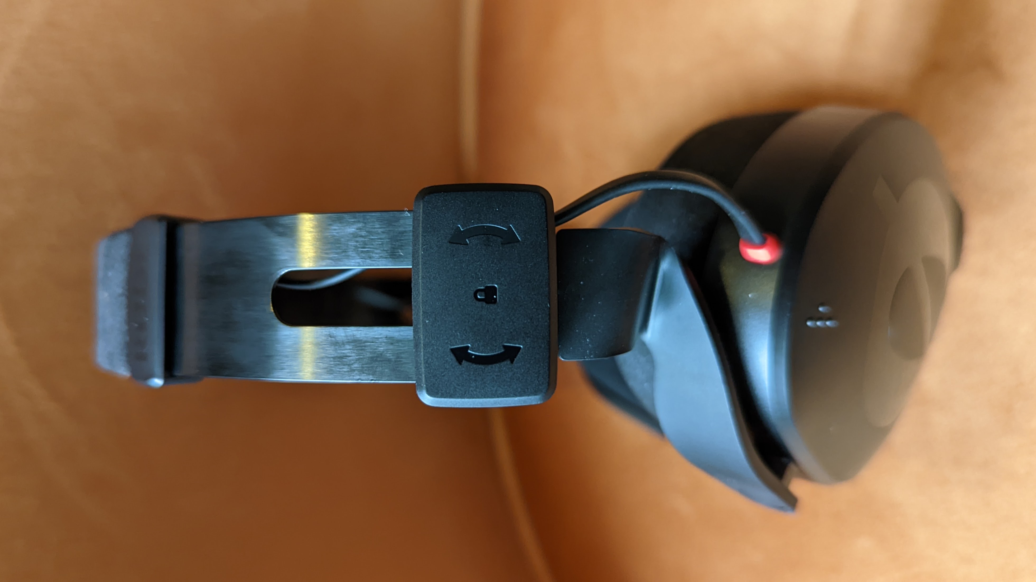 Studio monitoring headphones: Rode NTH-100