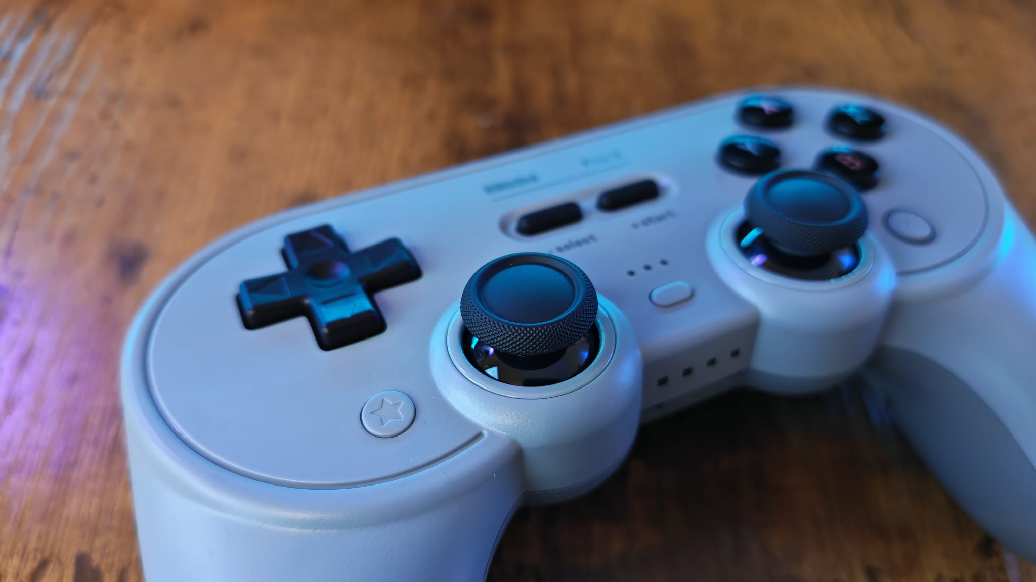 The thumbstick surface on the 8BitDo Pro 3