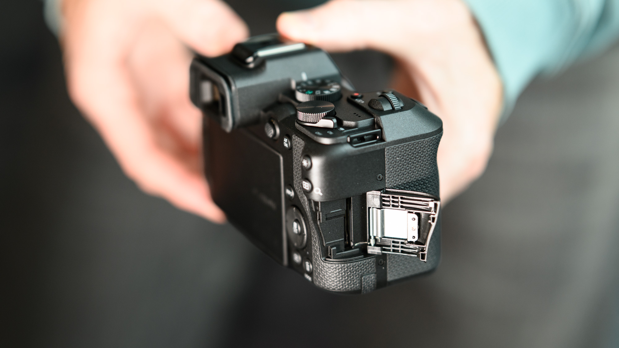 Memory card door of the Canon EOS R8 Mark II, in user's hands