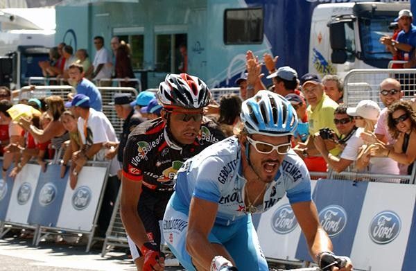 Haselbacher and Pereiro attacking with one lap to go