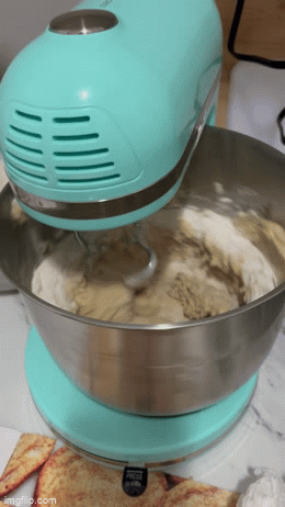 Delish by Dash Stand Mixer mixing cookie dough