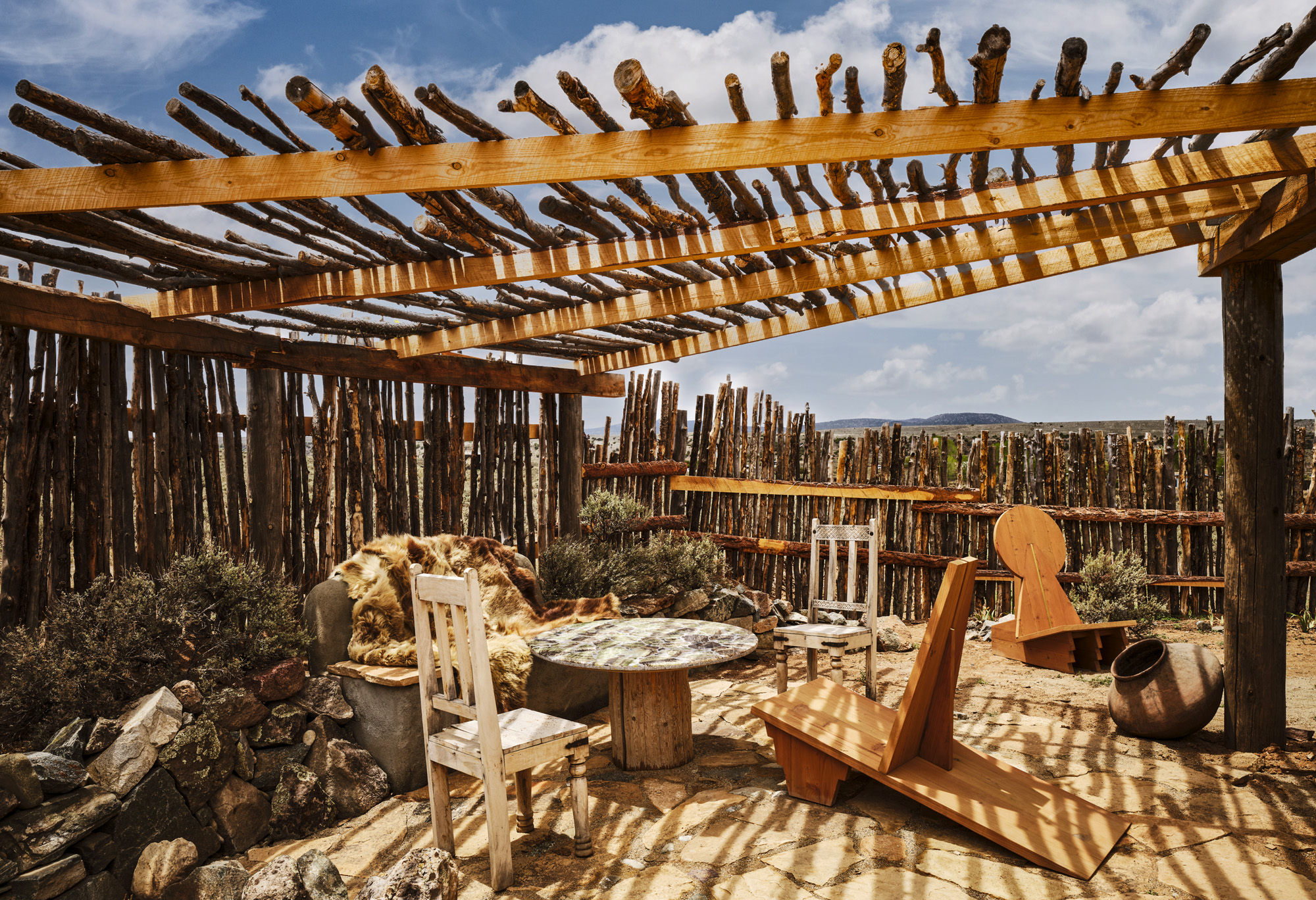 Coyote house features