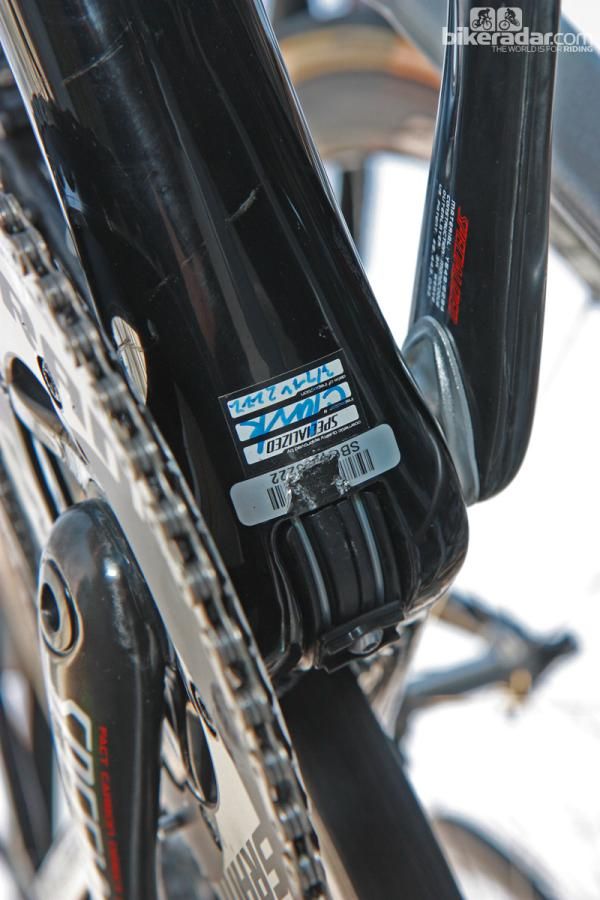 The internally routed Gore Ride-On Professional System derailleur cables make a brief appearance at the bottom bracket shell.