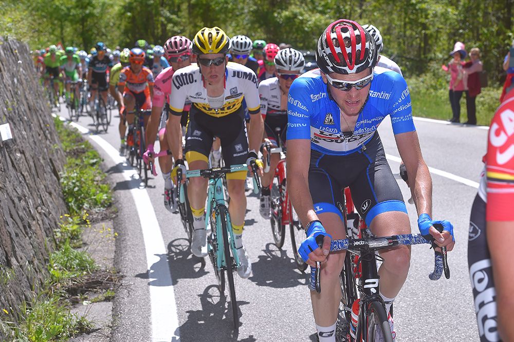 Tim Wellens in the blue mountains jersey