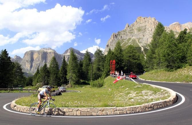 Christophe Riblon (AG2R La Mondiale) negotiates the switchbacks of the Passo Pordoi en route to winning stage 2 at the Tour of Poland