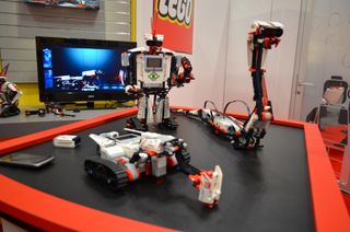 The Mindstorms EV3 set from LEGO offers impressive robot-bulding possibilities, inlcuding the giant and dragon shown here.
