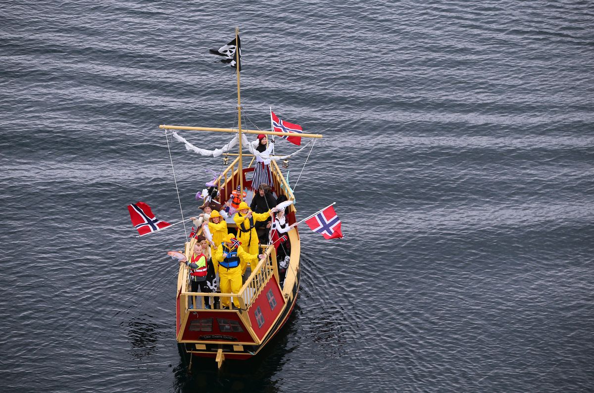 Is a pirate ship the best way to watch a bike race? These fans think so
