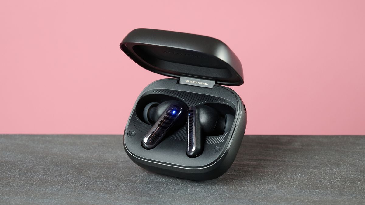 JBL Live Beam 4 in smart charging case