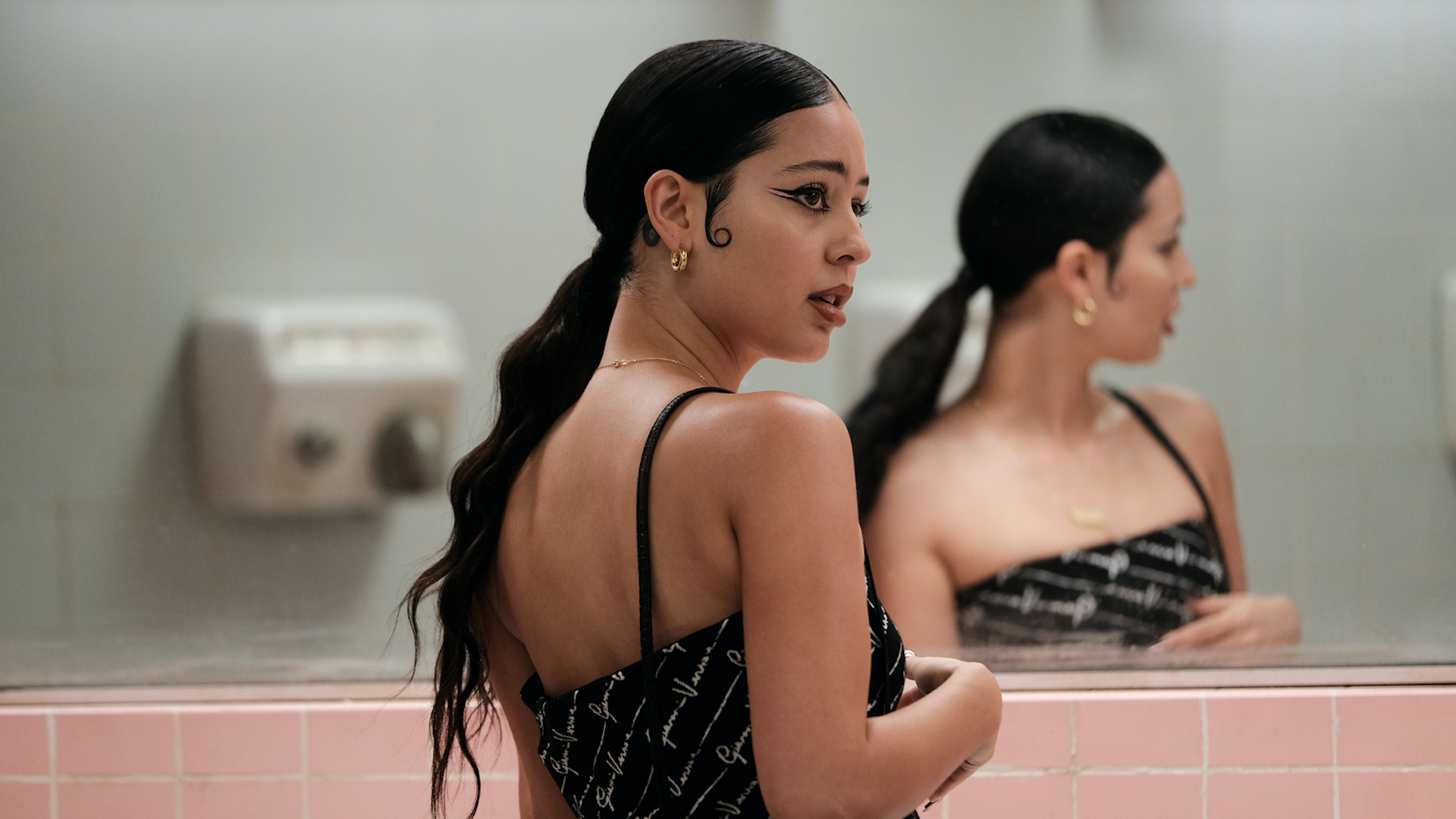 maddy from euphoria in the girls' room in season 2