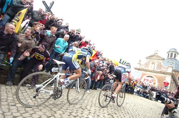 The two chasers distanced David Millar on the Muur.