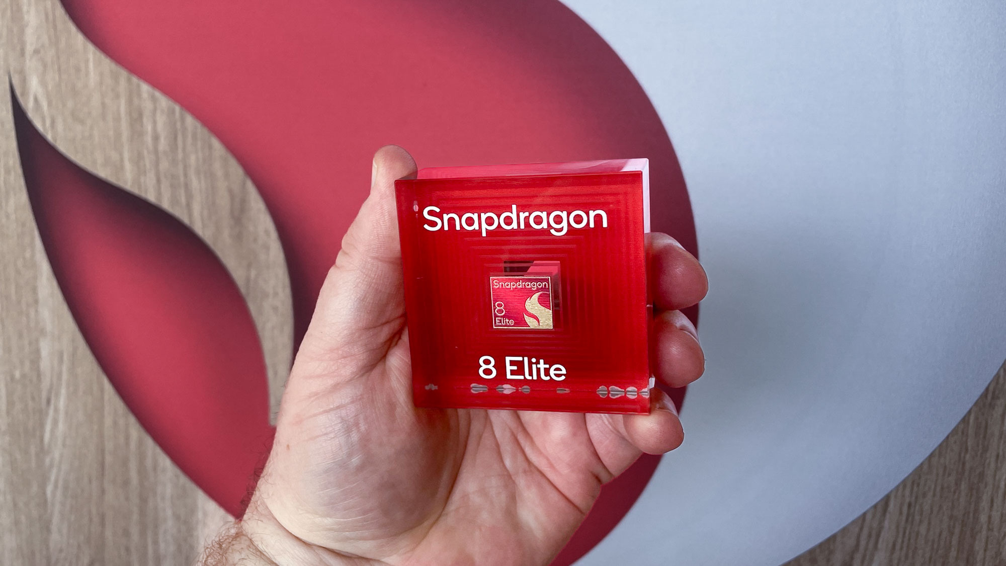 Qualcomm Snapdragon 8 Elite held in hand