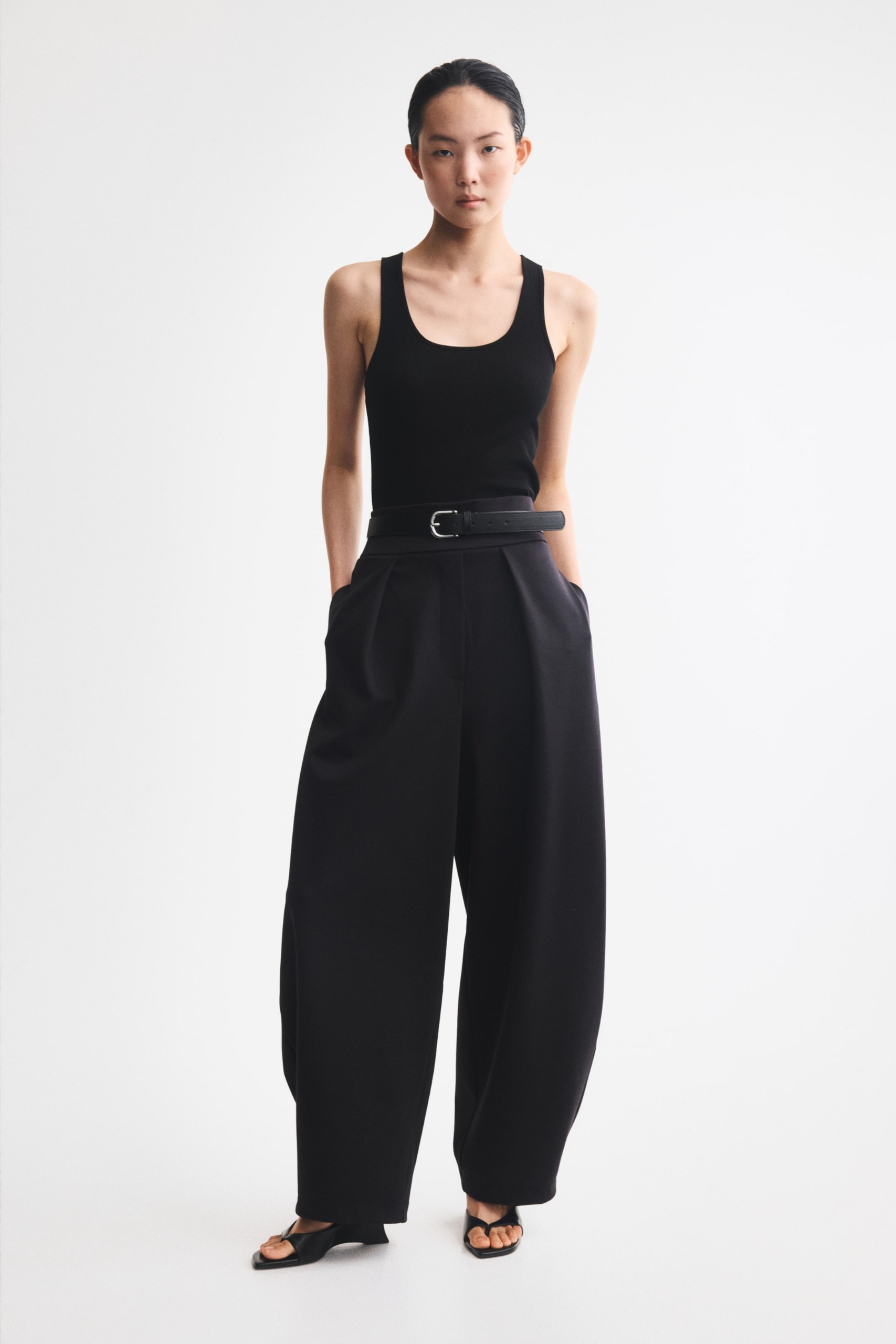 Pleated Barrel Trousers