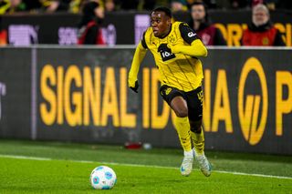 Jamie Gittens of Borussia Dortmund dribbles with the ball during the Bundesliga match between Borussia Dortmund and FC Bayern München at Signal Iduna Park on November 30, 2024 in Dortmund, Germany.