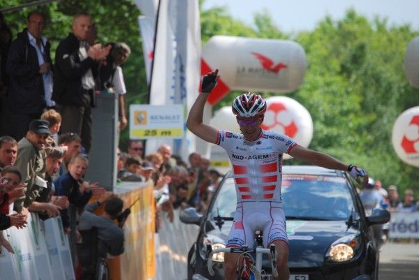 Samuel Plouhinec (Team Wilo Agem 72) wins Boucles de la Mayenne stage two in Mont des Avaloirs.