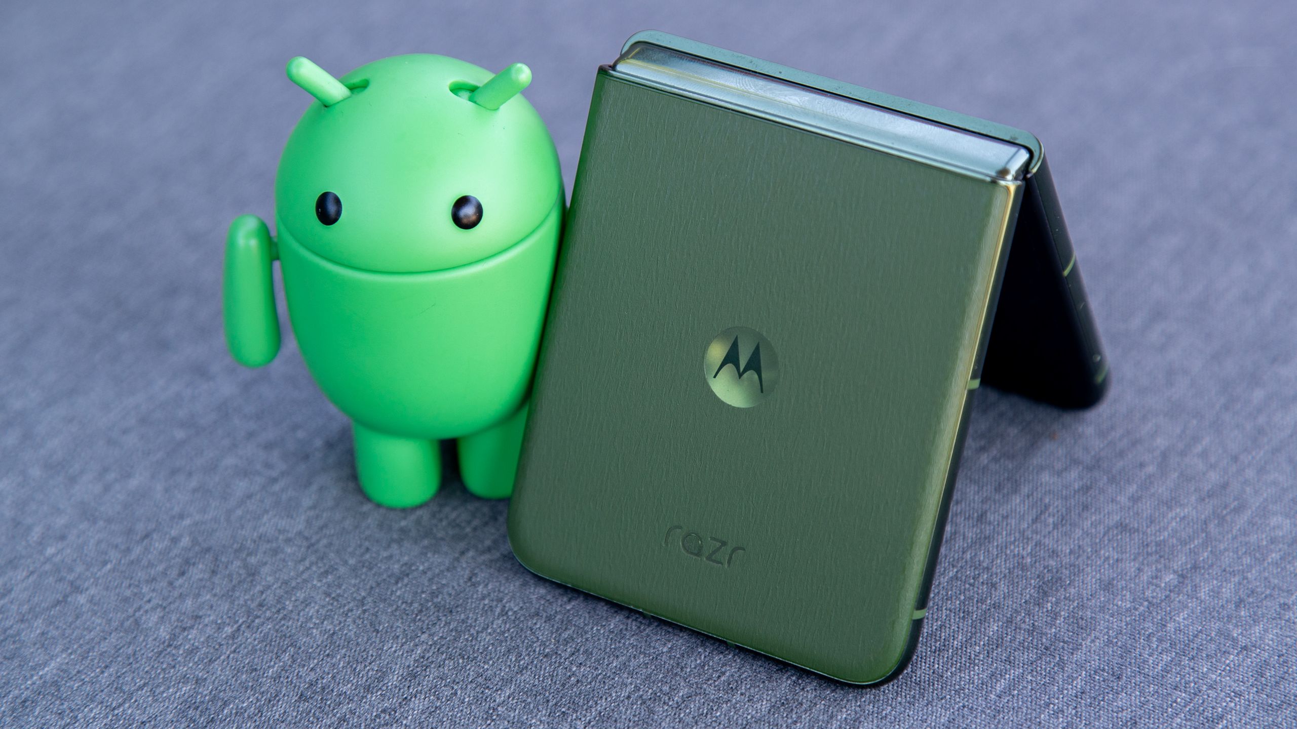 Moto Razr Plus 2025 benchmark details next-gen flagship tech from ...