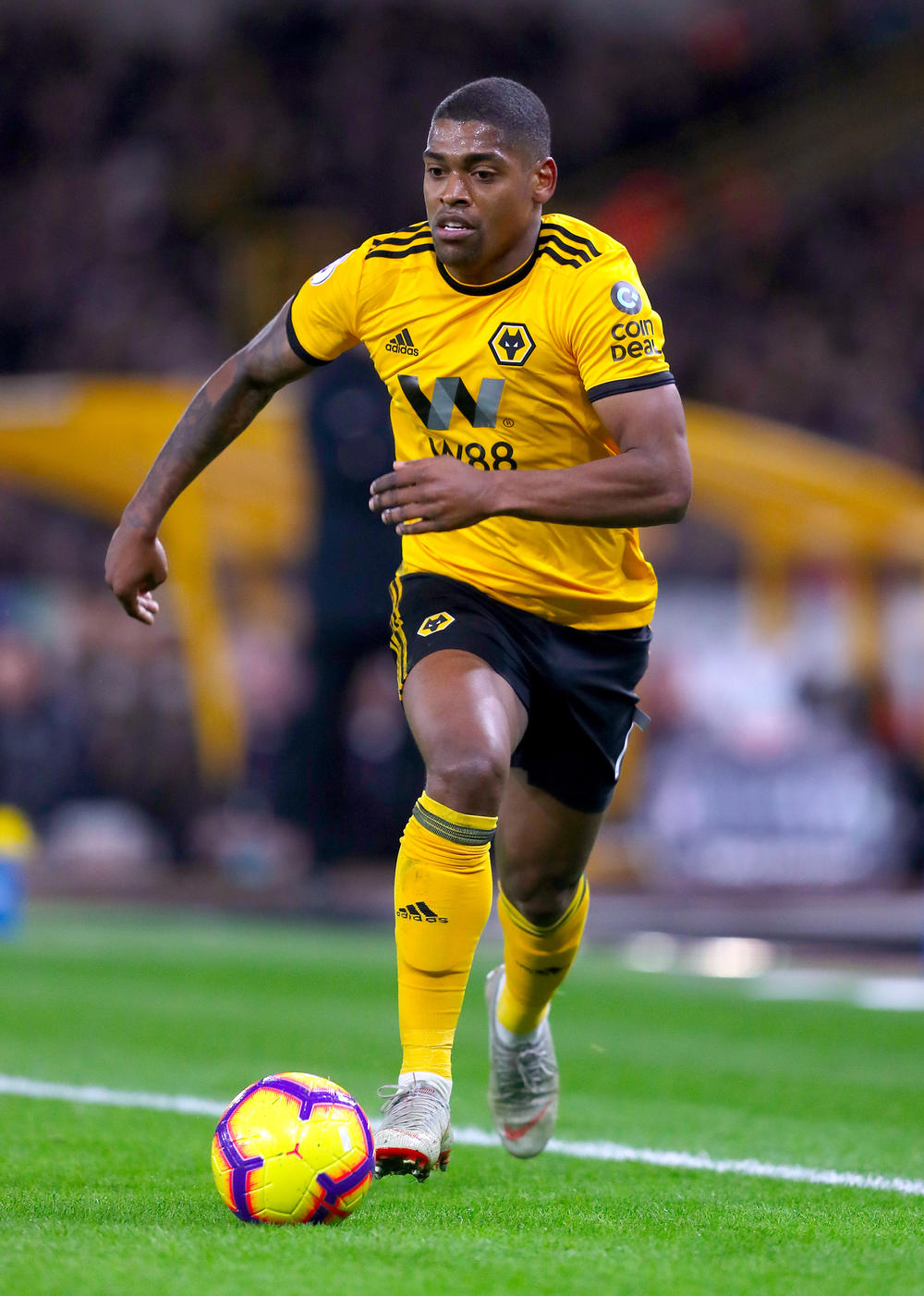 Ivan Cavaleiro - Player profile 23/24