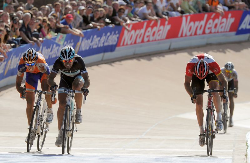 Fabian Cancellara wins the sprint in 2011